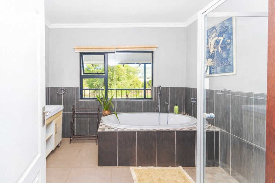 5 Bedroom Property for Sale in Xanadu Eco Park North West
